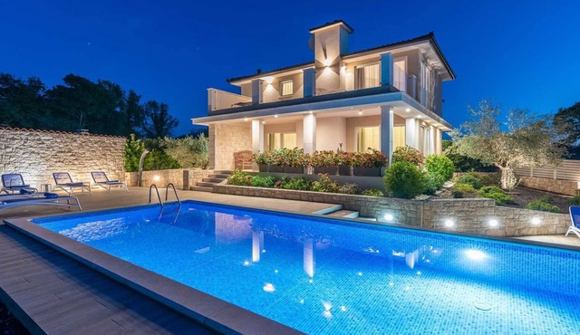Villa Almedina - perfect holiday destination with a pool, whirlpool and sauna by MyWaycation