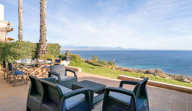 Villa 'Almela's' with Spectacular Sea View, Wi-Fi and Air Conditioning