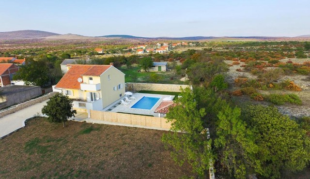 Villa Almond