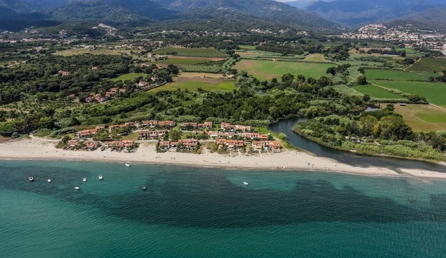 Villa along the beach (second line)