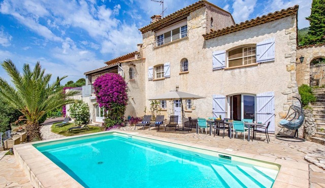 Villa Alto by Villa Plus