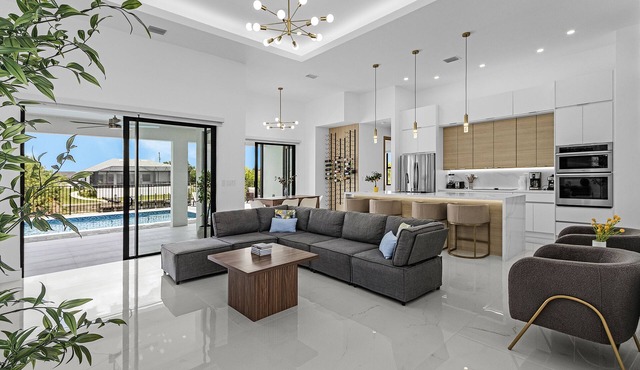 Villa Amalfi! Luxury retreat. Heated swimming pool.