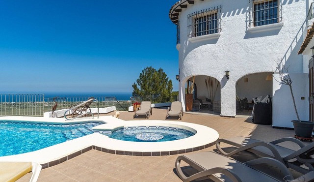 Villa 'Amalia' with Sea View, Wi-Fi and Air Conditioning