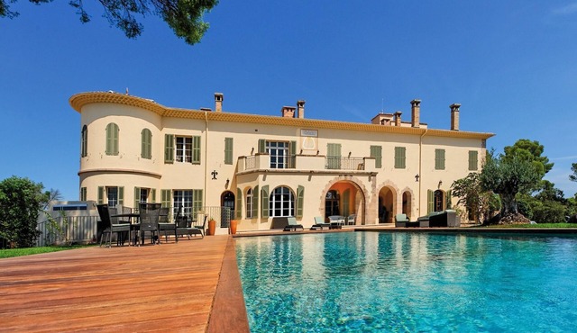 Villa Amalie - Fifteen Bedroom Villa, Sleeps 32