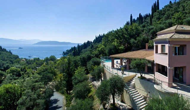 Villa Amalthea - Easy short walk from Beach Agni Bay !