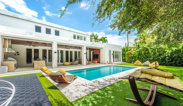 Villa Amani-Modern 7BR Villa w/Basketball Court & Gym