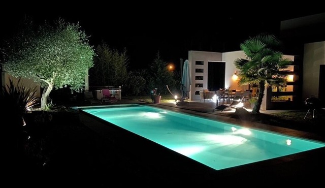 Villa Amboise 5 rooms, 11 pers, cosy jacuzzi & swimming pool, large quiet garden