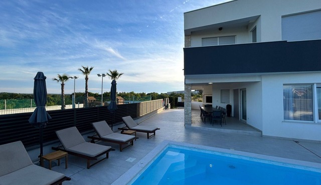 Villa Amfora for 12 guests with sauna, jacuzzi, tennis and heatedpool