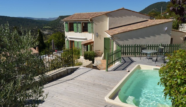 VILLA AMICALEMENT HOTE - COTE D'AZUR