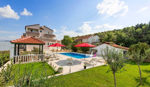 Villa Ana - 3 bedroom apartment with a Pool