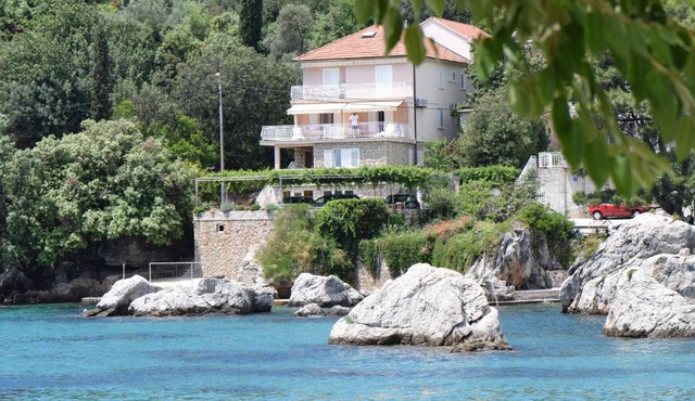 Villa Ana Apartments