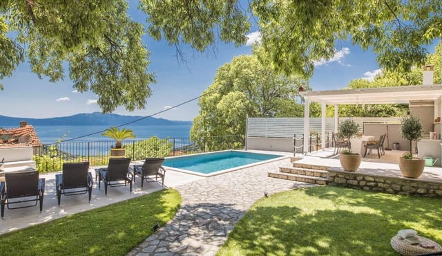 Villa Ana – Private Villa mit beheiztem Pool, großem Garten & Meerblick…