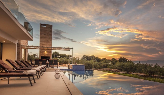 Villa Ana, Private Yacht, Mercedes V-Class with Driver, Daily Breakfast Included