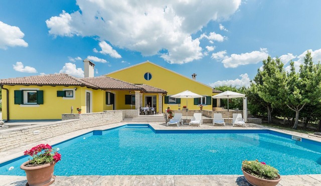 Villa Ana with large pool