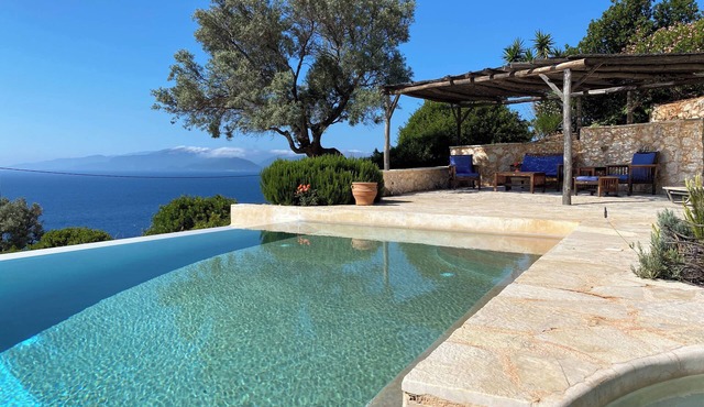 Villa Anatoli - Luxury seafront villa with private infinity pool