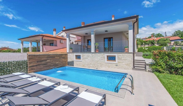 Villa Ancora - Four Bedroom Villa, Sleeps 8