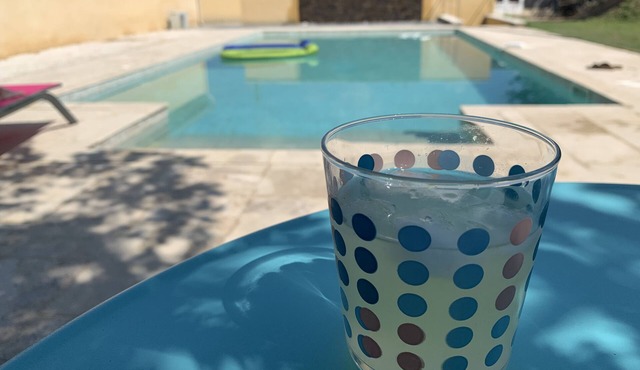 Villa and chalet with pool near Aix and Luberon