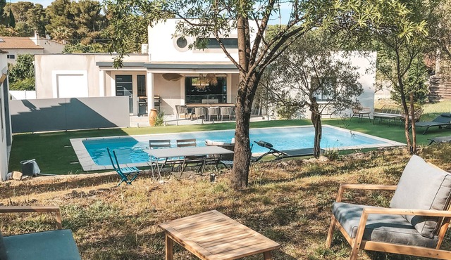 Villa and Mazet La Nîmoise