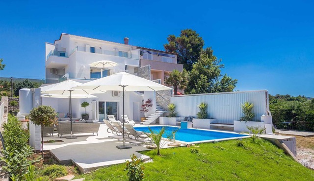 Villa Andrea with private pool near the sea