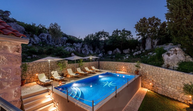 Villa Ane , infrared sauna, private pool, kids playground , Mediterranean garden