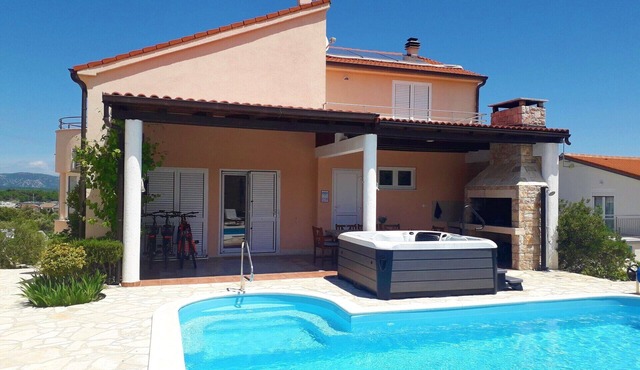 Villa Anfiteatro Adriatico with Pool