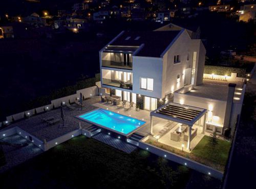 Villa Angelus with heated pool