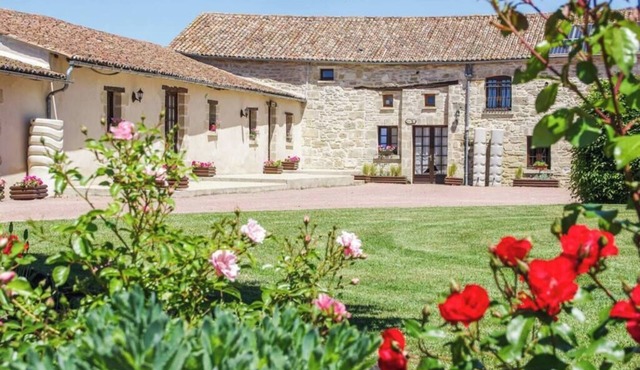 Villa Anjou | Sleeps 6 | Manoir Les Touches