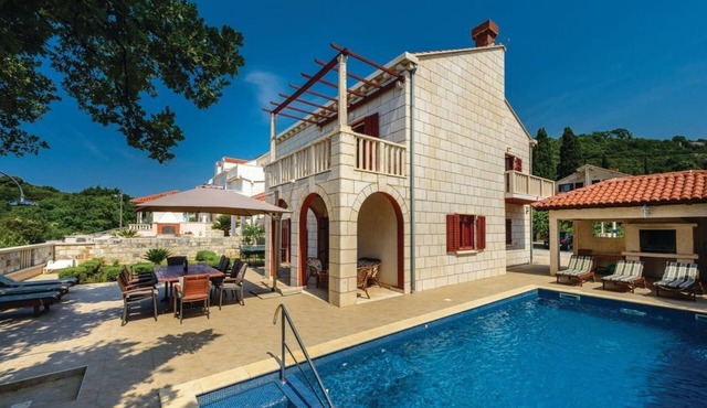Villa Anka - Five-Bedroom Villa with Terrace and Swimming Pool