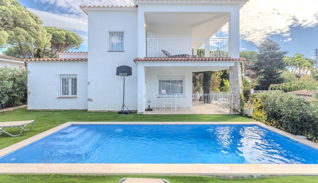 Villa 'Anna' with Sea View, Wi-Fi and Air Conditioning