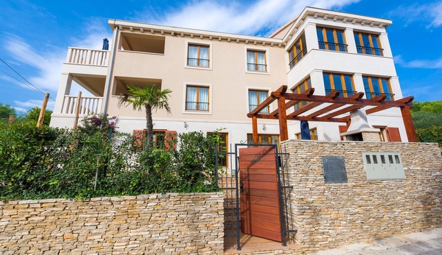 Villa Anna GF - Best Island vacation - Luxury stay near the beach
