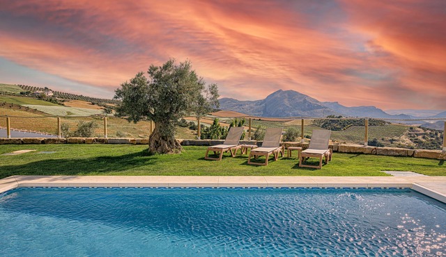 Villa Antequera with mountain views
