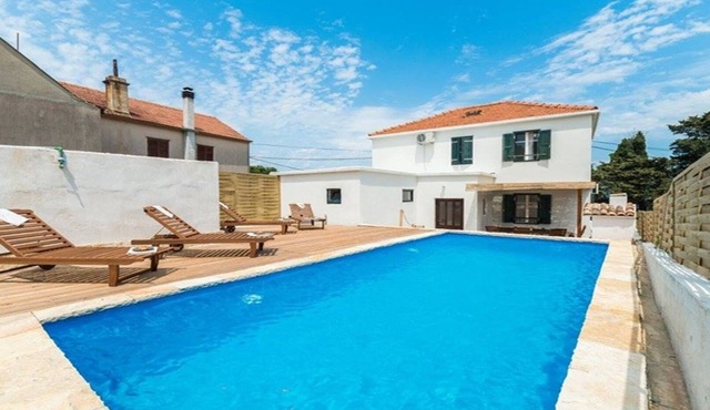 Villa Antica, rustic dalmatian house with pool