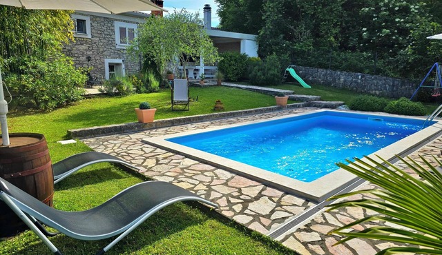 Villa Antoana with pool + SPA whirlpool + finnish sauna + PlayStation 4 + WiFi