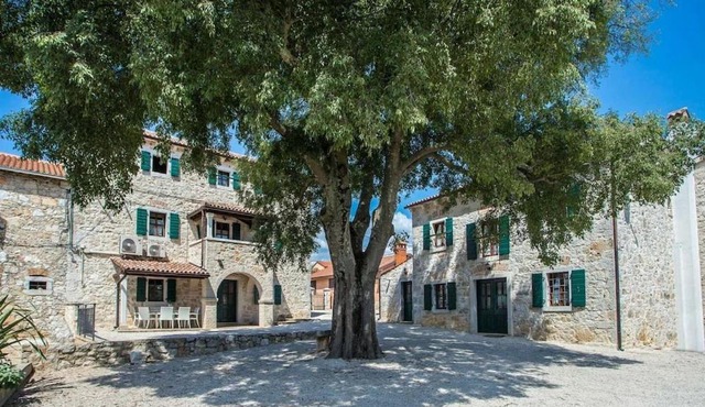 Villa Antonci-18, pool, 3 houses, jacuzzi, private territory