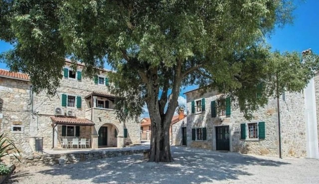 Villa Antonci 18, pool, 3 houses, jacuzzi, private