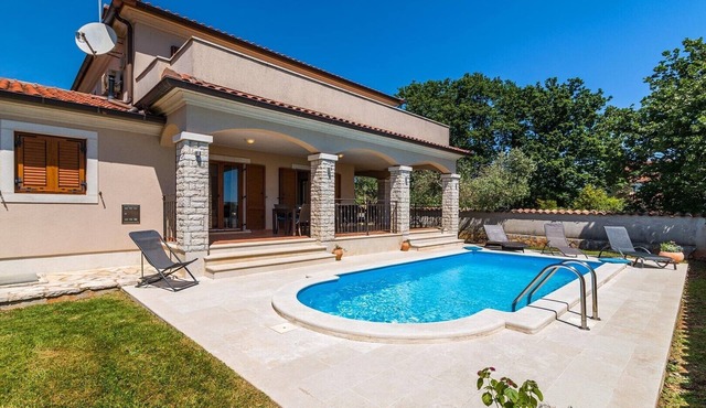 Villa Antonela – Relaxation in Nature with a Private Pool