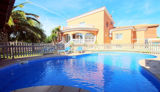 Villa Antonia by Parc Mont-roig