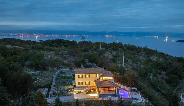 Villa Antonia with private Pool by 22Estates