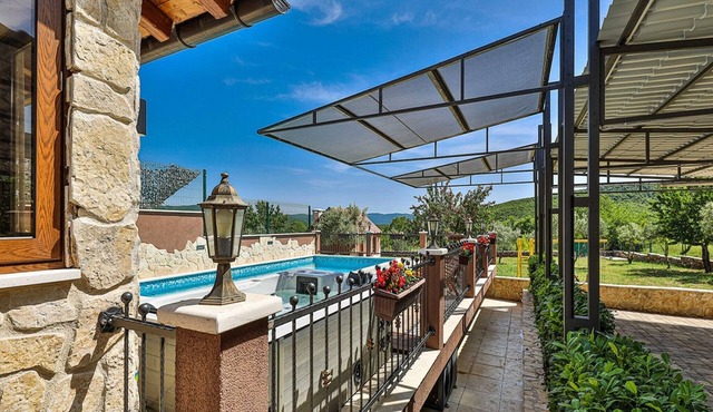 Villa Antonio - Five Bedroom Villa with Swimming Pool