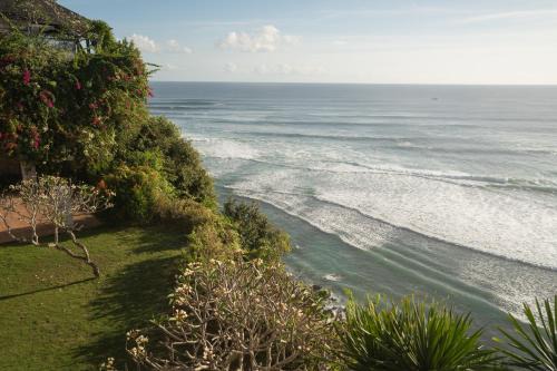 Villa Anugrah Uluwatu - 8BR Cliff-Edge Ocean view Luxury Estate