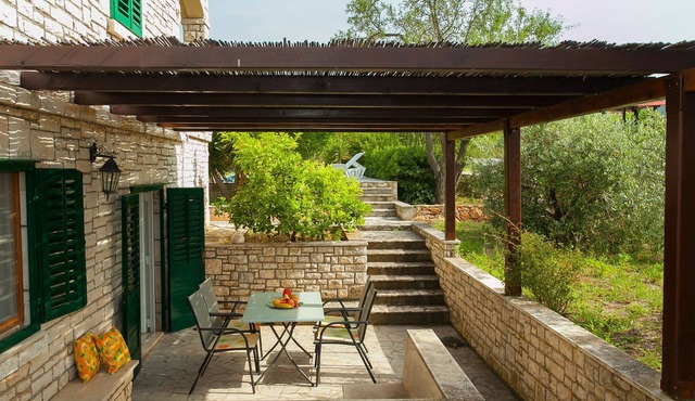 Villa/apartment with pool on a peaceful authentic estate