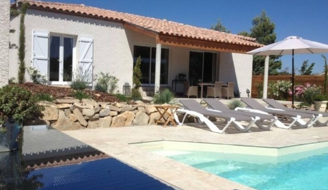 VILLA APHRODITE - sleeps 6 with heated pool and air conditioning