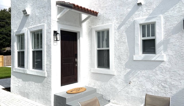 Villa Aqua Historic fully restored villa close to beach and down town