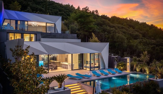 Villa Aqua Majestic Diamond | Sumptuous 5 Bedroom Villa | Magnificent Seaview