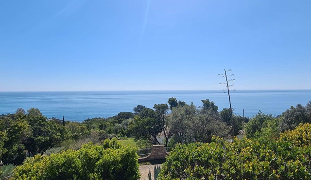 Villa Arbousier, 180° sea view, large terrace, 8 people