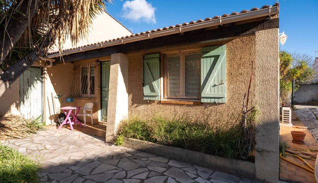 Villa 'Arbre De Vie' with Private Terrace, Private Garden and Wi-Fi