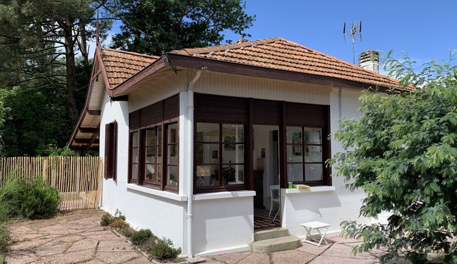 Villa Arcachonaise on the 2nd line of the basin, a few metres from the beach
