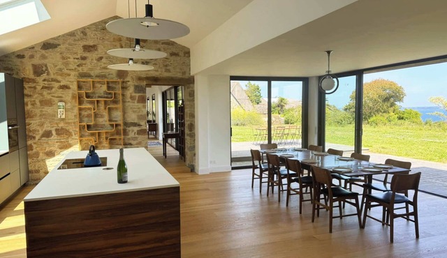 Villa architect sea view beach access on foot 10p