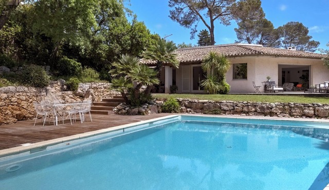 Villa architect, village of Valbonne on foot, large pool, ideal family