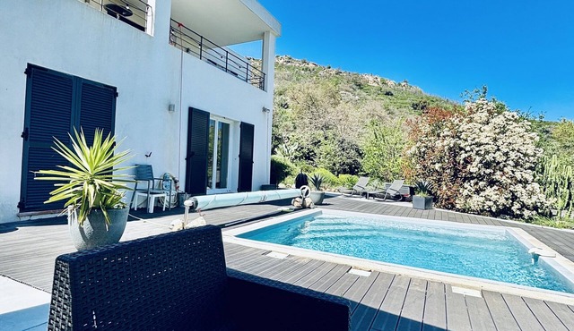 VILLA ARCHITECTE - HEATED SWIMMING POOL - New for 2025! (See Description)